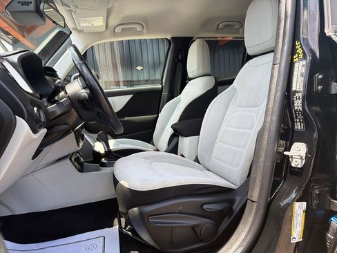 Used 2018 Jeep Renegade Latitude w/ Safety & Security Group AWD/4WD image 9