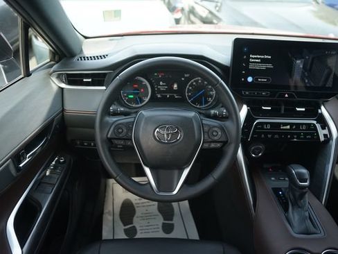 Used 2023 Toyota Venza XLE AWD/4WD image 21