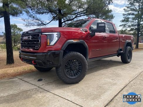Used 2025 GMC Sierra 2500 AT4X image 2