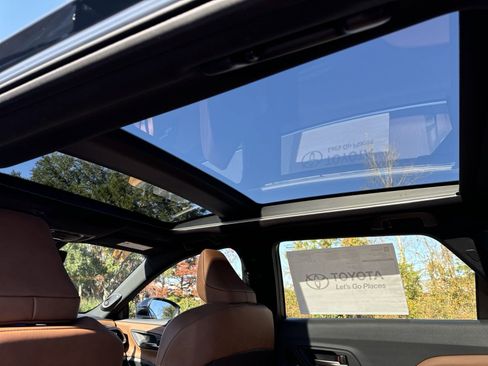 New 2025 Toyota Crown Signia image 27