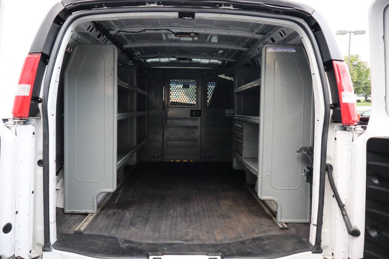 Used 2020 Chevrolet Express 3500 RWD image 4