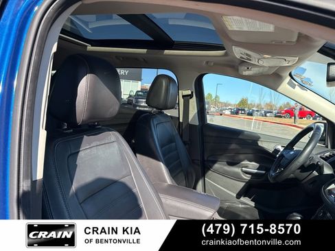 Used 2017 Ford Escape Titanium image 3