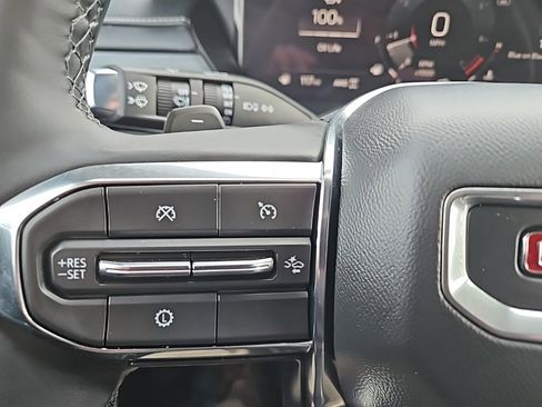 Used 2025 GMC Acadia Elevation image 13