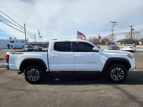 Used 2018 Toyota Tacoma TRD Off-Road image 8