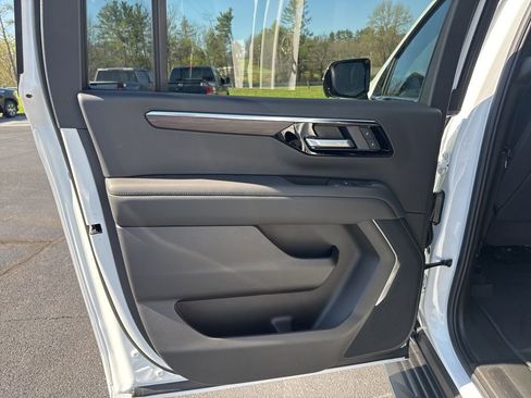 New 2026 Chevrolet Suburban LS image 29