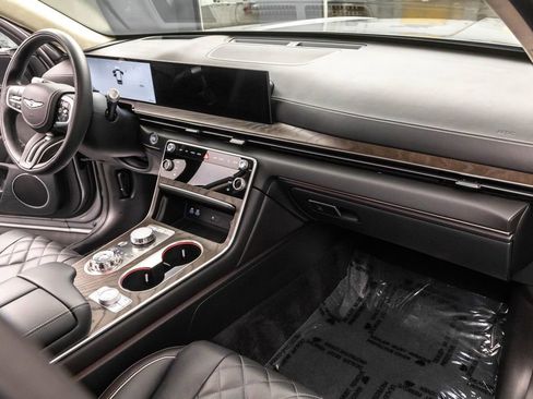 Used 2025 Genesis GV80 3.5T Prestige image 39