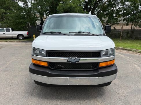 Used 2022 Chevrolet Express 2500 w/ Driver Convenience Package RWD image 9