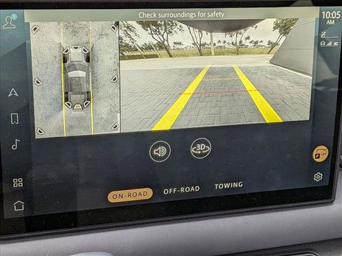 Used 2025 Land Rover Defender 110 X-Dynamic SE image 11