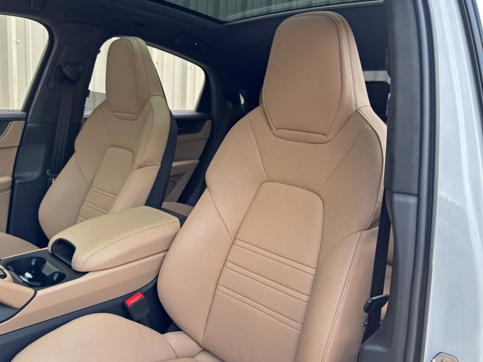 Used 2024 Porsche Cayenne Turbo AWD/4WD image 46