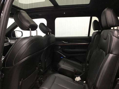 Used 2023 Jeep Grand Cherokee L Overland AWD/4WD image 13