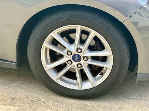 Used 2015 Ford Focus SE FWD image 4