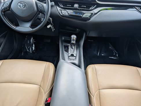 Used 2018 Toyota C-HR XLE FWD image 18