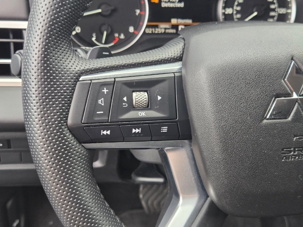 Used 2025 Mitsubishi Outlander SE AWD/4WD image 25