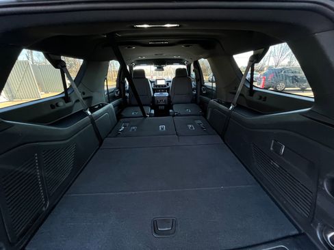 Used 2024 Chevrolet Suburban LT image 45