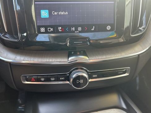 Certified 2025 Volvo XC60 B5 Plus image 25