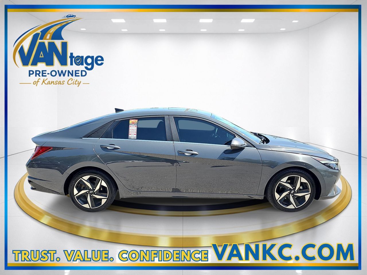 Used 2023 Hyundai Elantra Limited w/ Cargo Package FWD image 5
