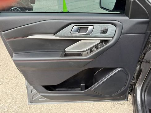 Used 2025 Ford Explorer ST image 19