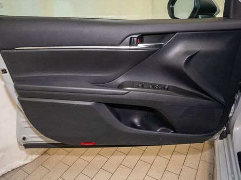 Used 2024 Toyota Camry SE image 10