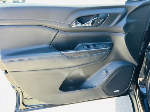 Used 2019 GMC Acadia SLT w/ Black Edition image 12