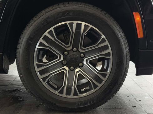 Used 2024 Jeep Wagoneer 4WD w/ Premium Group I image 37