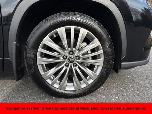 Used 2024 Toyota Highlander Platinum image 11
