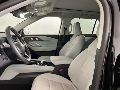 Certified 2025 Ford Explorer Platinum w/ Ultimate Package AWD/4WD image 16