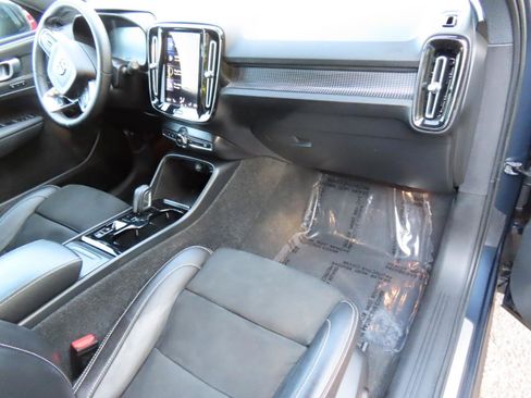 Used 2022 Volvo XC40 T5 R-Design w/ Climate Package AWD/4WD image 21