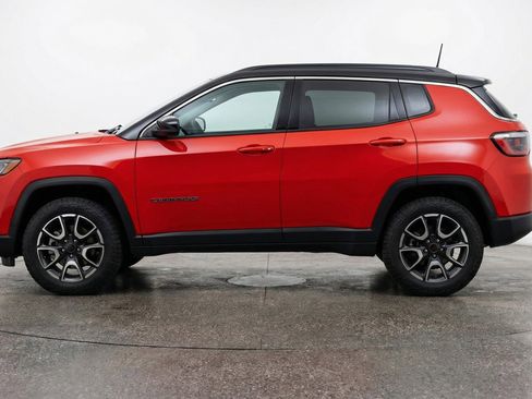 Used 2025 Jeep Compass Trailhawk AWD/4WD image 5
