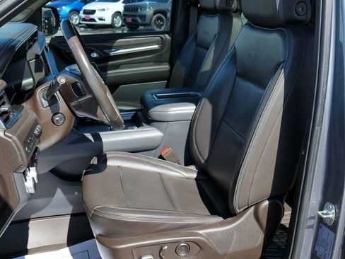Used 2021 GMC Yukon Denali w/ Denali Premium Package AWD/4WD image 4