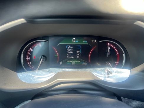 Used 2025 Toyota RAV4 XLE FWD image 3