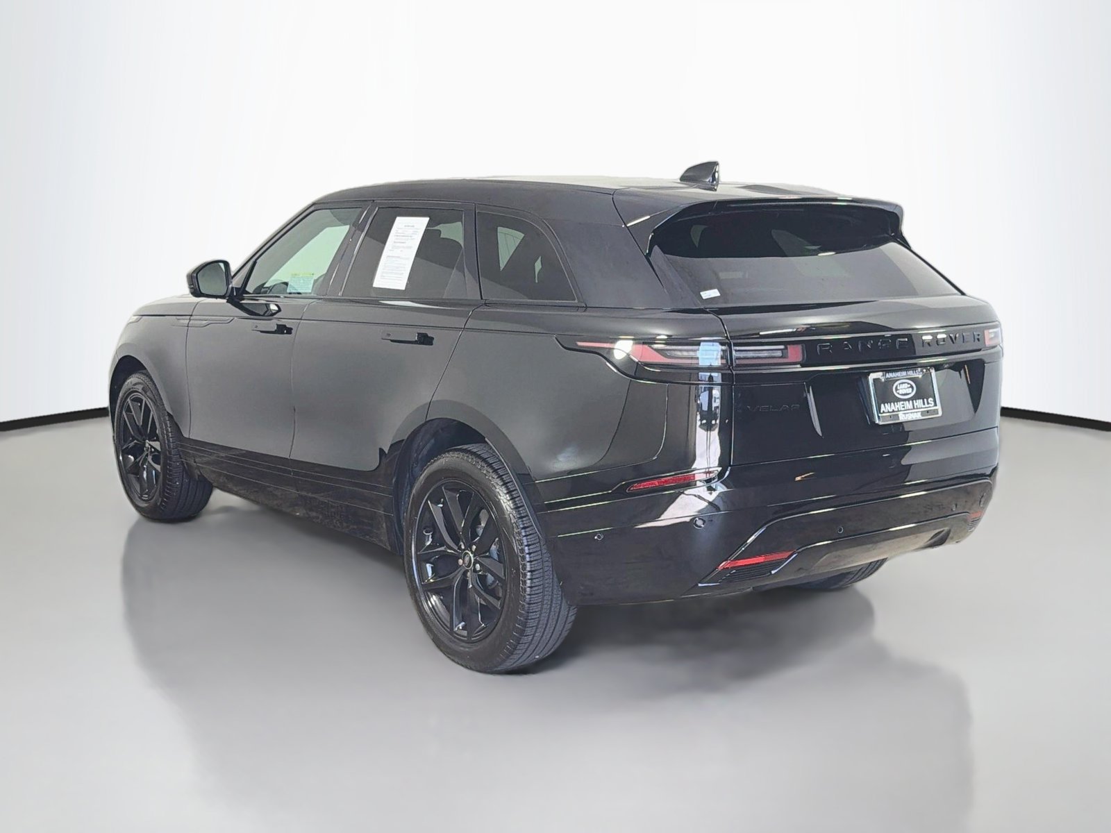 Certified 2026 Land Rover Range Rover Velar Dynamic SE AWD/4WD image 3