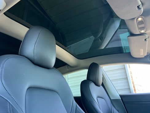 Used 2020 Tesla Model 3 Standard Range Plus RWD image 16
