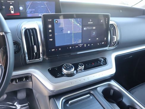 New 2025 Ford Expedition Platinum w/ Driver's Package image 5