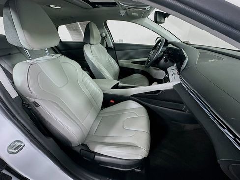 Used 2024 Hyundai Elantra Limited image 36