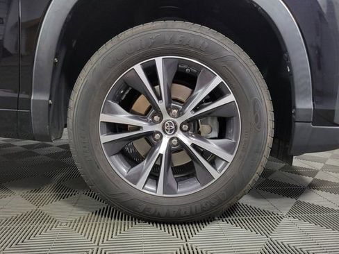 Used 2018 Toyota Highlander LE image 14