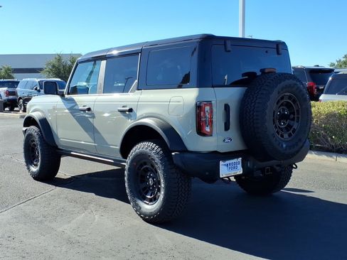 New 2026 Ford Bronco Badlands w/ Sasquatch Package AWD/4WD image 3