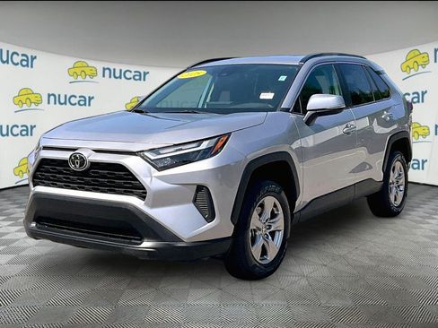 Used 2025 Toyota RAV4 XLE AWD/4WD image 3