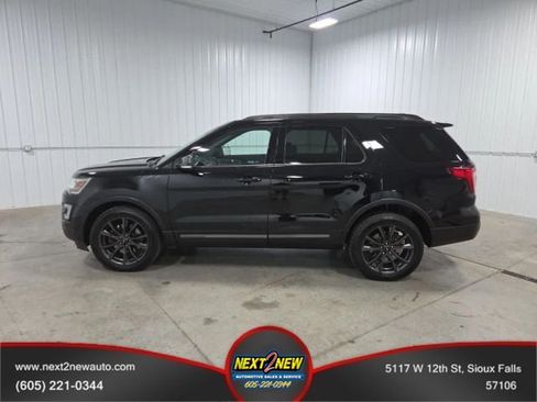 Used 2017 Ford Explorer XLT w/ Equipment Group 202A AWD/4WD image 1