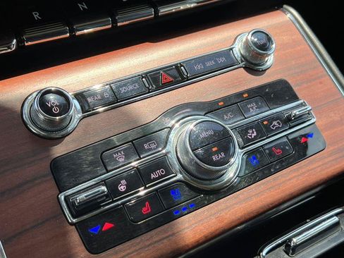 Used 2022 Lincoln Aviator Reserve w/ Equipment Group 201A AWD/4WD image 25