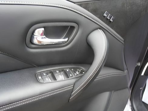 Used 2024 INFINITI QX80 Luxe RWD image 17