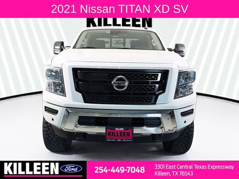 Used 2021 Nissan Titan SV w/ SV Convenience Package image 2