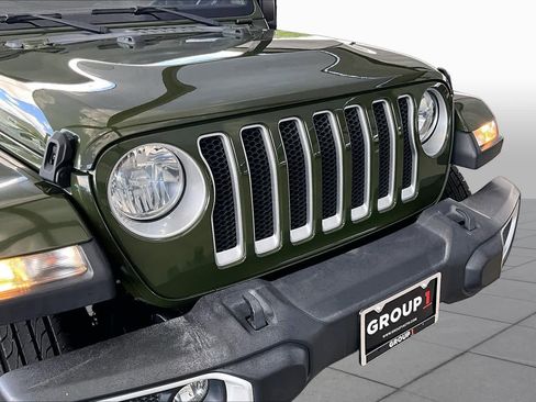 Used 2022 Jeep Wrangler Unlimited Sahara AWD/4WD image 29