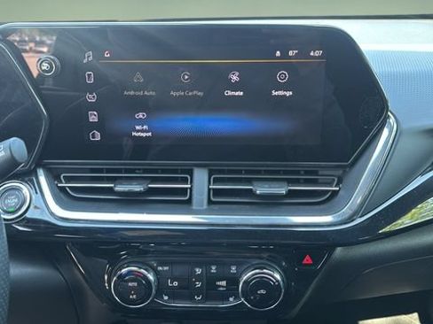 Used 2024 Chevrolet Trax RS w/ Sunroof Package FWD image 22