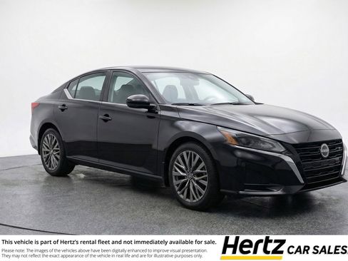 Used 2025 Nissan Altima 2.5 SV image 1