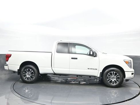 Used 2024 Nissan Titan SV w/ SV Utility Package image 7