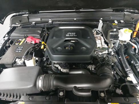 Used 2022 Jeep Wrangler Unlimited Sahara w/ Cold Weather Group image 30