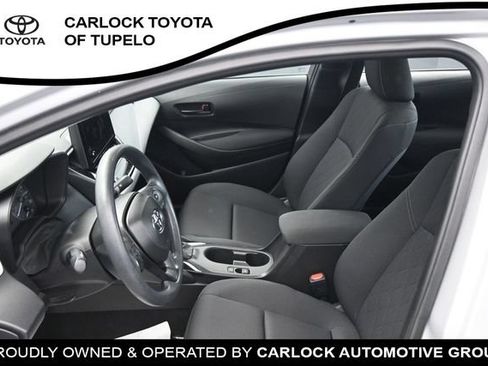 Used 2025 Toyota Corolla LE FWD image 12