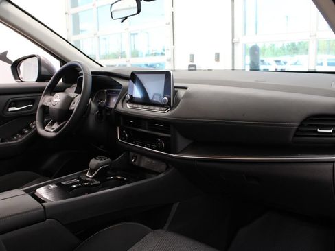 Used 2025 Nissan Rogue SV FWD image 16