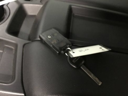 Used 2019 GMC Sierra 1500 4x4 Crew Cab w/ Convenience Package image 9