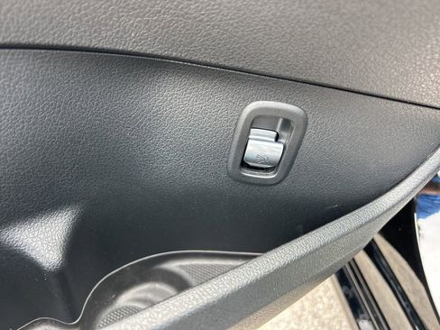 Used 2025 Mercedes-Benz C 300 Sedan image 32